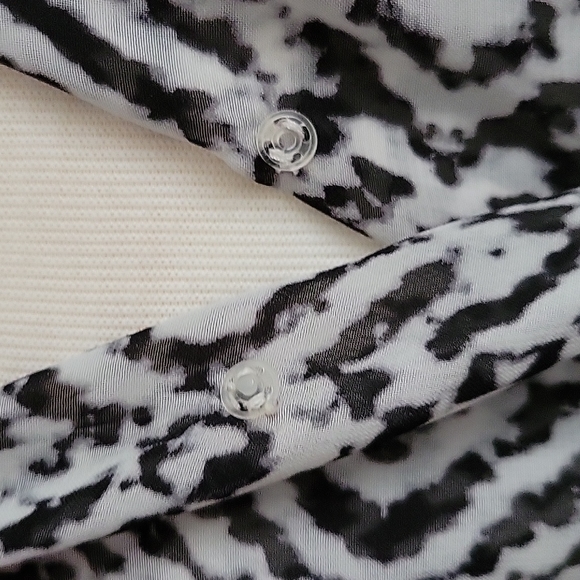 Sleeveless blouse - Picture 5 of 9